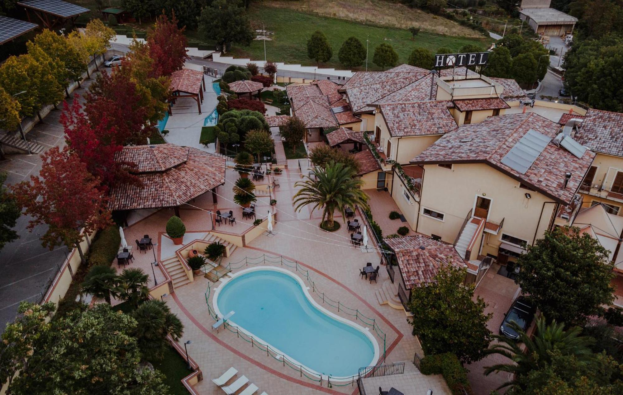 San Raffaele Hotel Restaurant & Resort Castelluccio Superiore Buitenkant foto